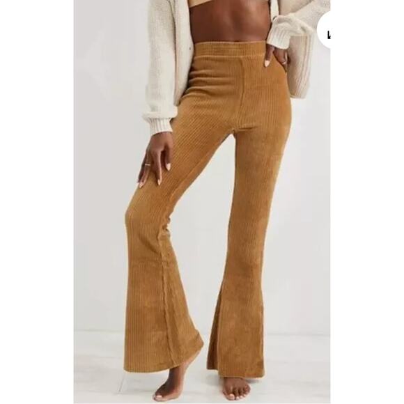 NEW Aerie Groove On Ribbed Velour Flare Pants Size Large Regular - Picture 1 of 7
